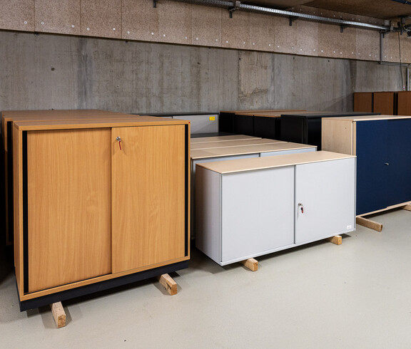 Büroschränke in vielen größen und Farben im carla Depot
