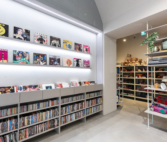 Vinyl, CDs und andere Medien im carla Stephansplatz