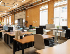 Schreibtische und Drehsessel, höhenverstellbar und in Top Qualität im carla Depot