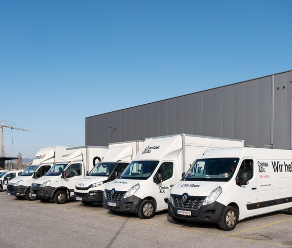 Das carla transportcenter bietet kleinere und größer Sachspenden-Transporte an.