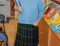 Lehrerin als Lehrerin verkleidet