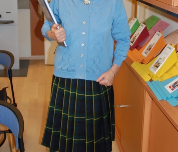 Lehrerin als Lehrerin verkleidet
