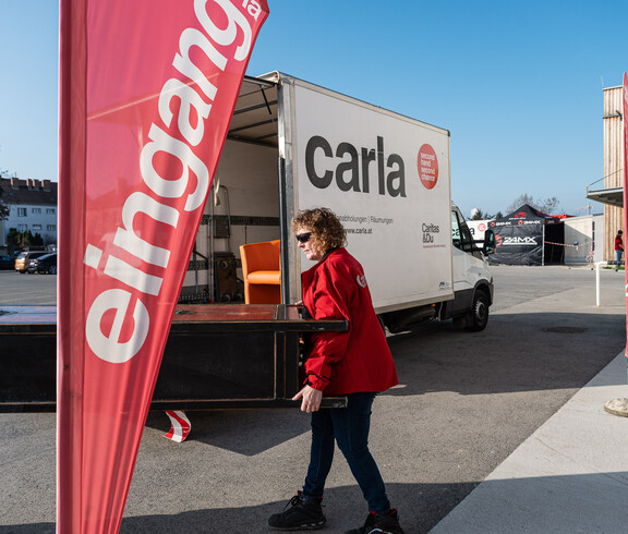 Größere Möbel werden vom carla transportcenter auch abgebaut.