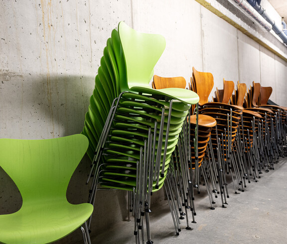 eine breite Auswahl an Besprechungsstühlen im carla Depot