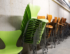 eine breite Auswahl an Besprechungsstühlen im carla Depot