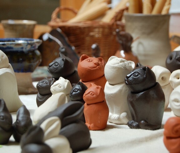 Selbstgemachte Keramik-Tiere